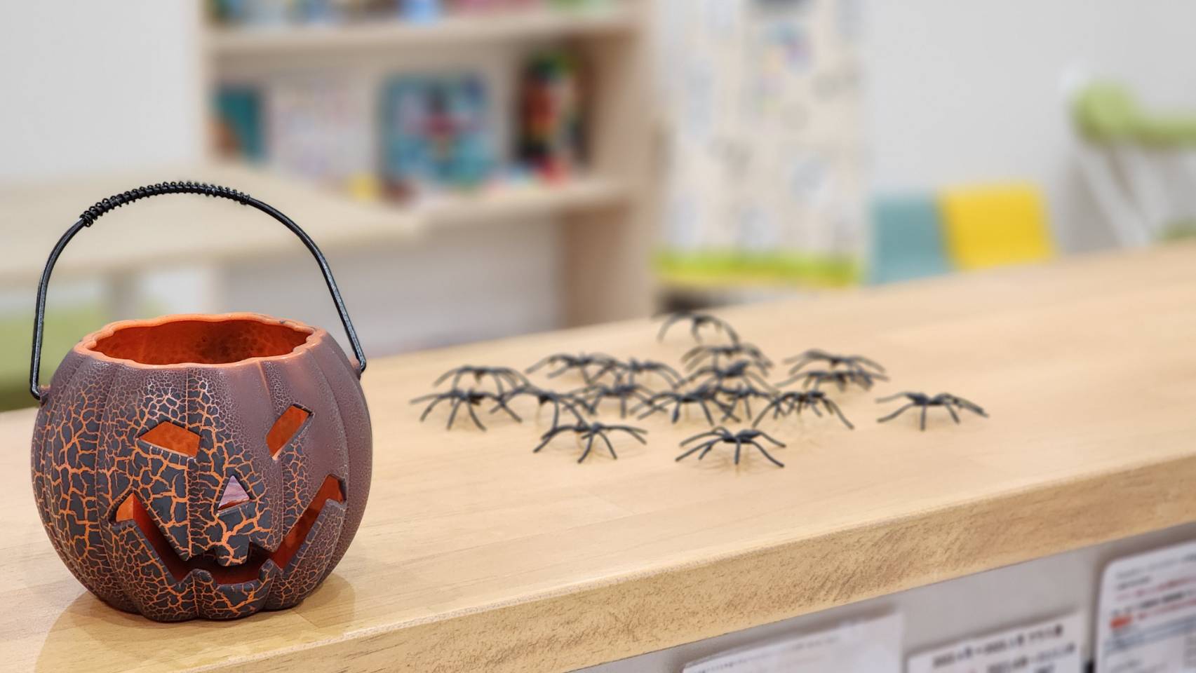 ハロウィンのクモたち
